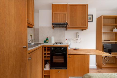 Studio to rent, North Gower Street, Euston, NW1