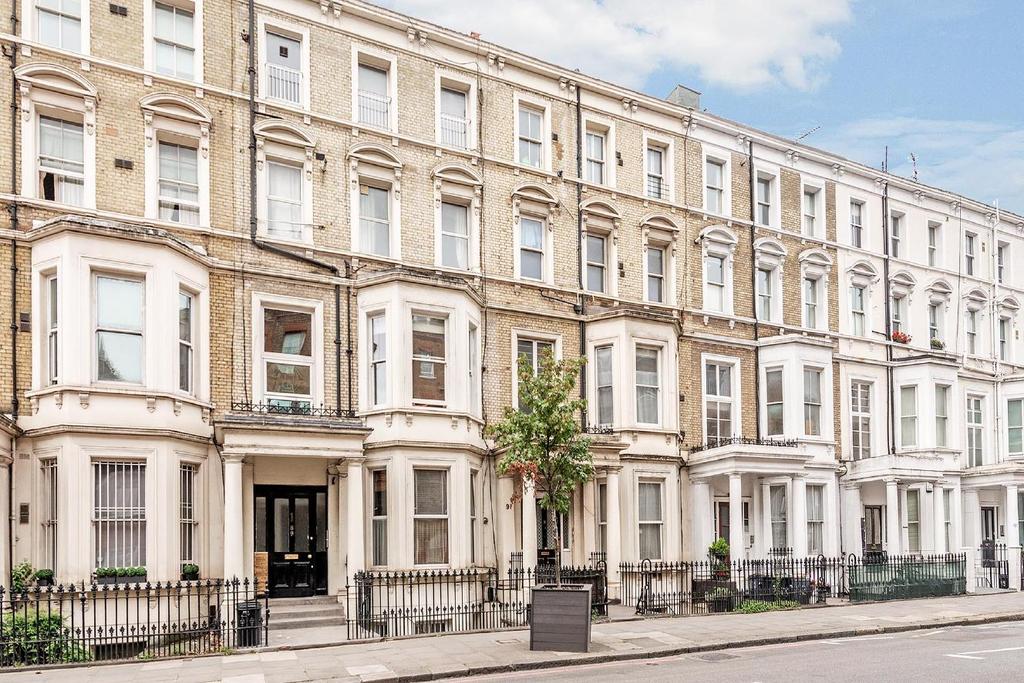 Warwick Road, Earls Court 1 bed flat - £450,000