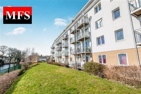 2 bedroom flat for sale, Canalside Gardens, Southall, UB2