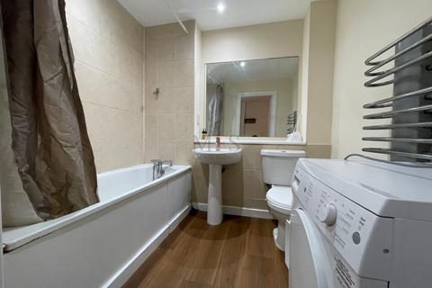 2 Canalside Gardens, Southall, UB2 5TJ