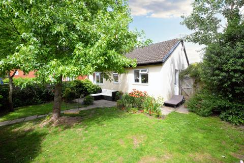 2 bedroom bungalow to rent, Field Close, St Albans, AL4