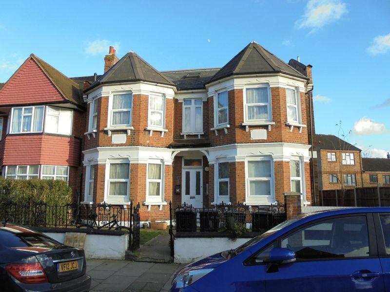 4 Palmerston Road, Wood Green N22 Studio to rent £1,100 pcm (£254 pw)