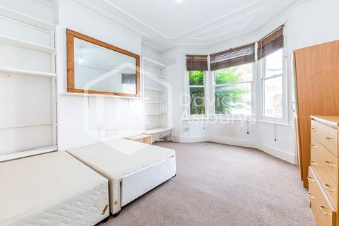 5 bedroom terraced house to rent, Kitchener Road, Seven Sisters, London