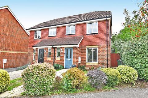 3 bedroom semi-detached house to rent, Beaver Road, Maidstone