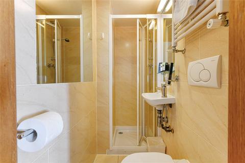 Studio to rent, Cartwright Gardens, London, WC1H