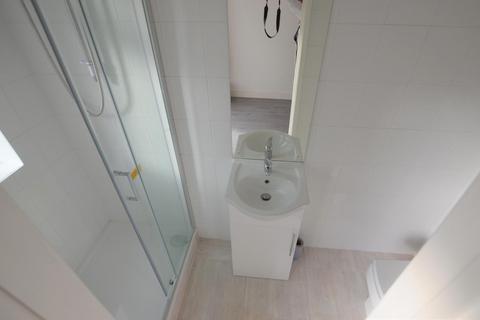 Studio to rent, Montagu Crescent, Edmonton