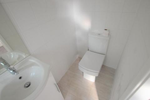 Studio to rent, Montagu Crescent, Edmonton