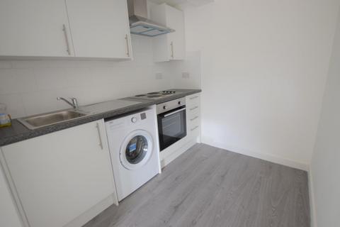 Studio to rent, Montagu Crescent, Edmonton
