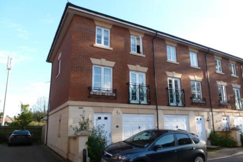 4 bedroom semi-detached house to rent, 20 Maumbury Square , Dorchester