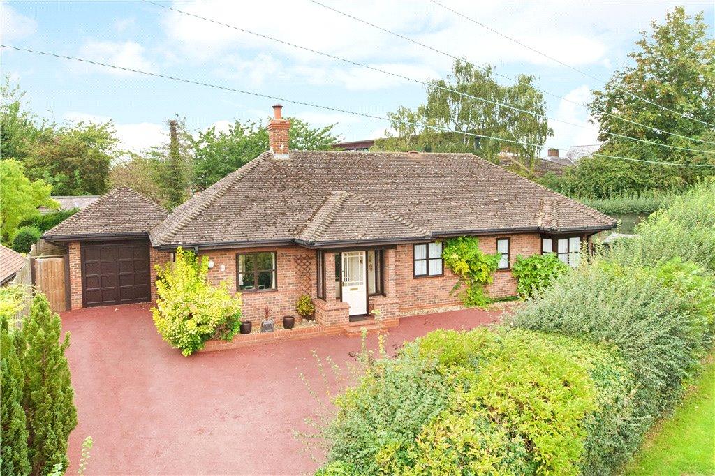 Moores Hill, Yardley Road, Olney, Buckinghamshire, MK46 2 bed bungalow