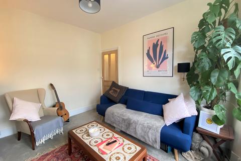 2 bedroom flat to rent, Hichisson Road, London, SE15