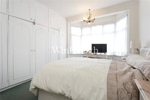 38 Ash Grove, London, N13 5AR