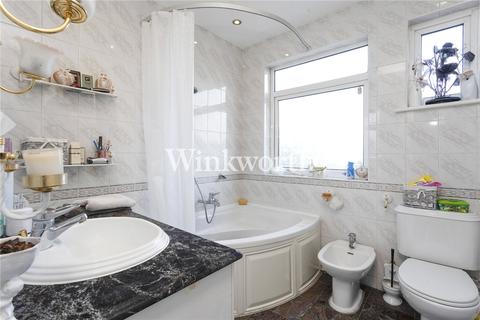 38 Ash Grove, London, N13 5AR