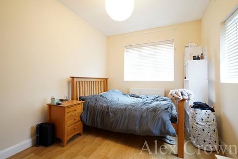 3 bedroom flat to rent, Brecknock Road, Camden Town