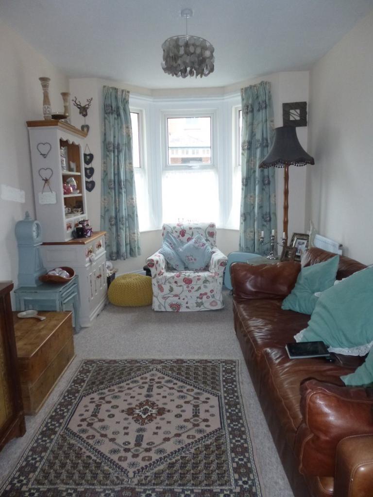 Lorne Road, Dorchester 2 bed terraced house £1,150 pcm (£265 pw)