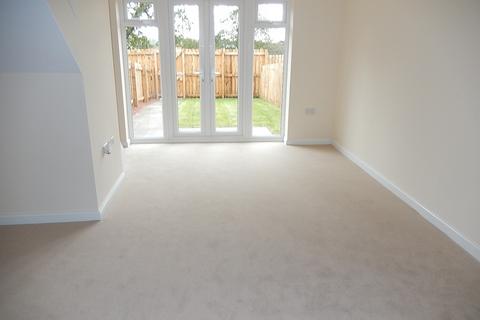 2 bedroom townhouse to rent, Sunningdale Way, Gainsborough