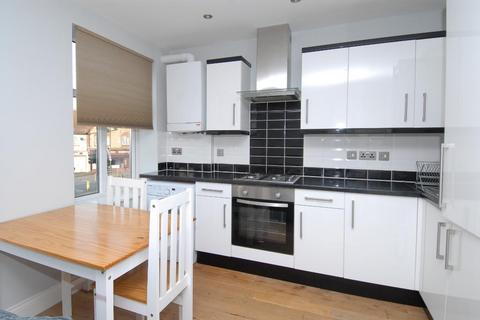 2 bedroom flat to rent, Kingston Road, Wimbledon Chase, SW20 8LR