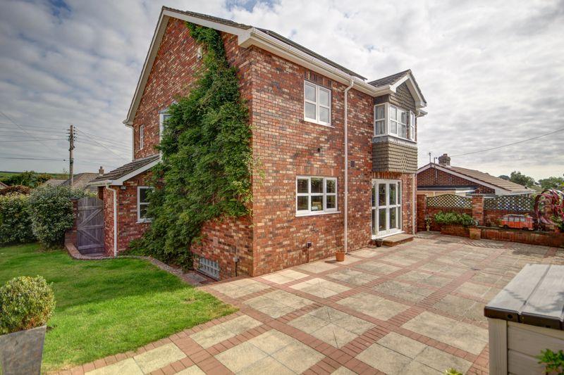 Whitestone, Exeter 5 bed detached house £575,000