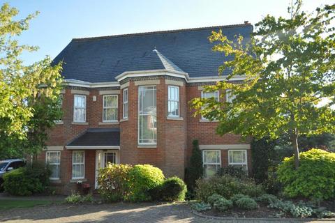 5 bedroom detached house to rent, St. Ann's Park, GU25 4TG