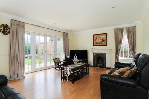 5 bedroom detached house to rent, St. Ann's Park, GU25 4TG