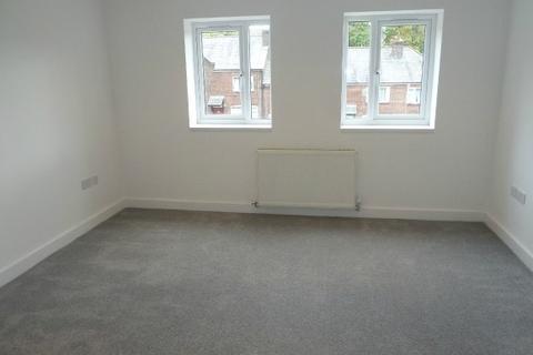 3 bedroom townhouse to rent, Rainsough Brow, Prestwich, M25