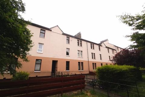 3 bedroom flat to rent, Moncur Crescent, Coldside, Dundee, DD3