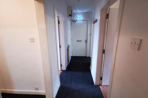 3 bedroom flat to rent, Moncur Crescent, Coldside, Dundee, DD3