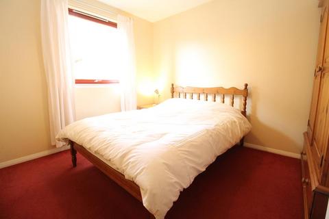 2 bedroom flat to rent, Headland Court, First Floor, AB10