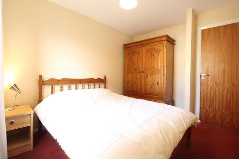 2 bedroom flat to rent, Headland Court, First Floor, AB10