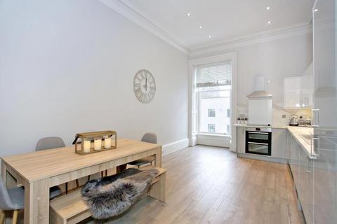 4 bedroom flat to rent, Union Street, First Floor, AB10