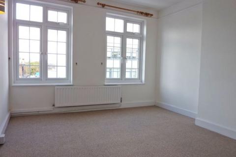 2 bedroom flat to rent, Penrhyn Crescent, Sheen, SW14