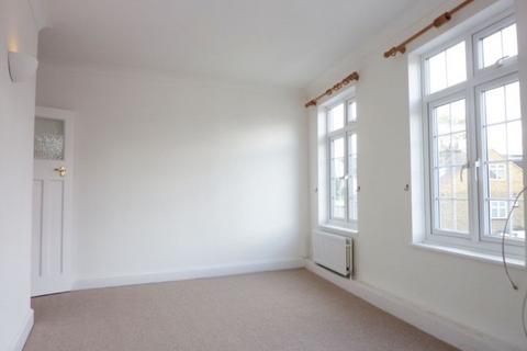 2 bedroom flat to rent, Penrhyn Crescent, Sheen, SW14