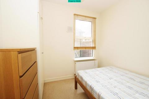 2 bedroom ground floor flat to rent, Crimsworth Road, London, SW8 4RL