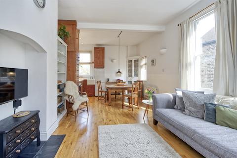 14a Pavilion Terrace, London, W12 0HT