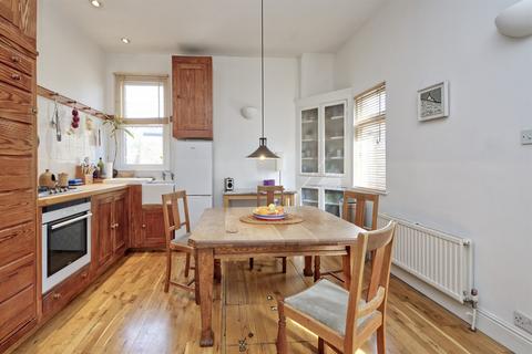 14a Pavilion Terrace, London, W12 0HT