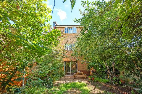 7 Clarendon Close, London, E9 7BY