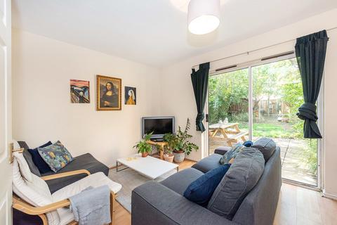 7 Clarendon Close, London, E9 7BY