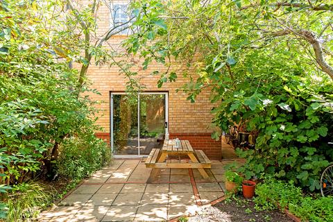 7 Clarendon Close, London, E9 7BY