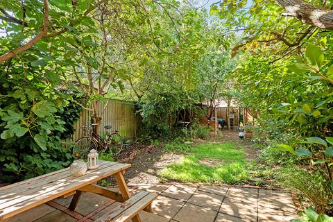 7 Clarendon Close, London, E9 7BY