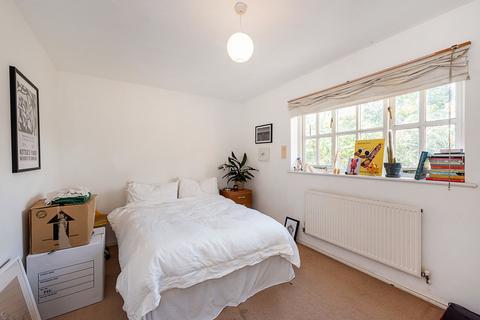 7 Clarendon Close, London, E9 7BY
