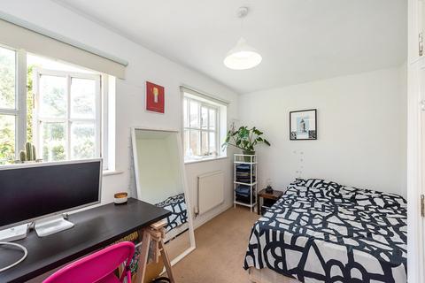 7 Clarendon Close, London, E9 7BY