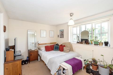 7 Clarendon Close, London, E9 7BY
