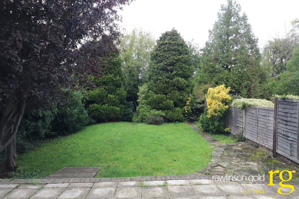 Kings Way, Harrow 4 bed semidetached house £1,750 pcm (£404 pw)