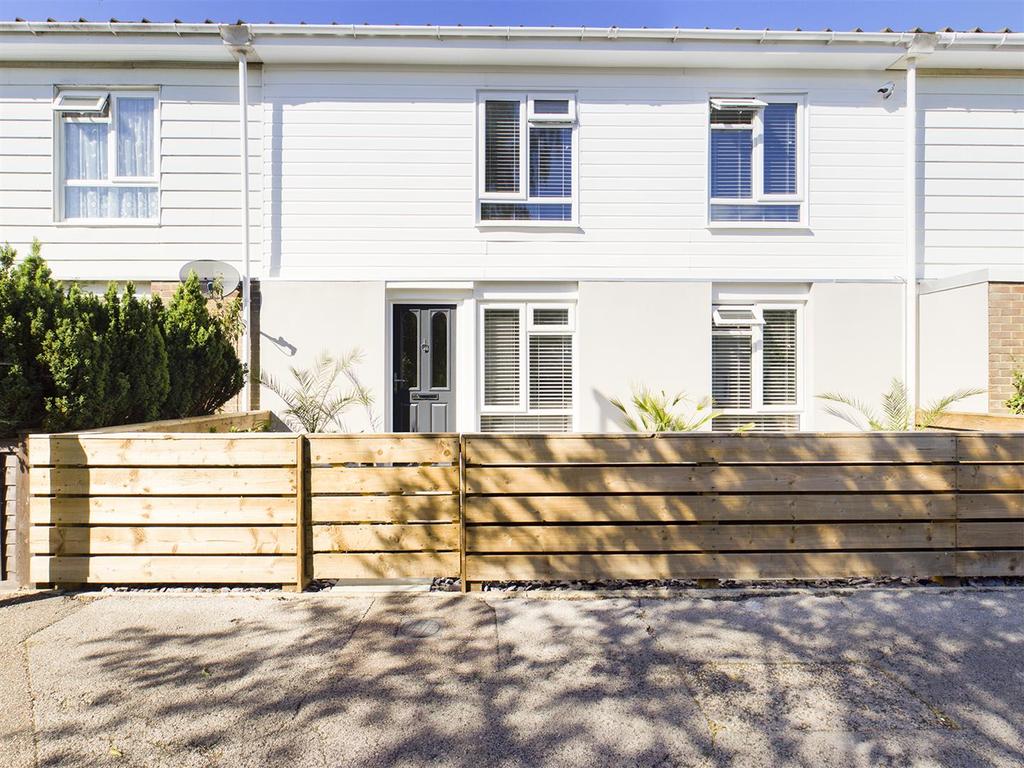 Dover Close, Basingstoke 3 bed terraced house £275,000