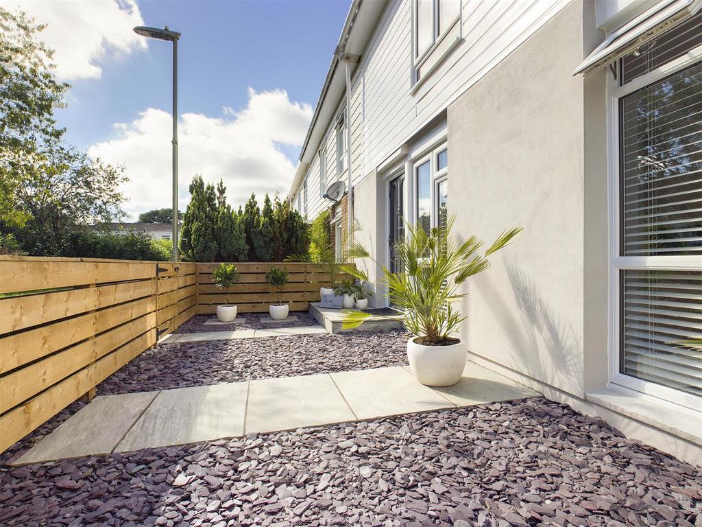 Dover Close, Basingstoke 3 bed terraced house £275,000