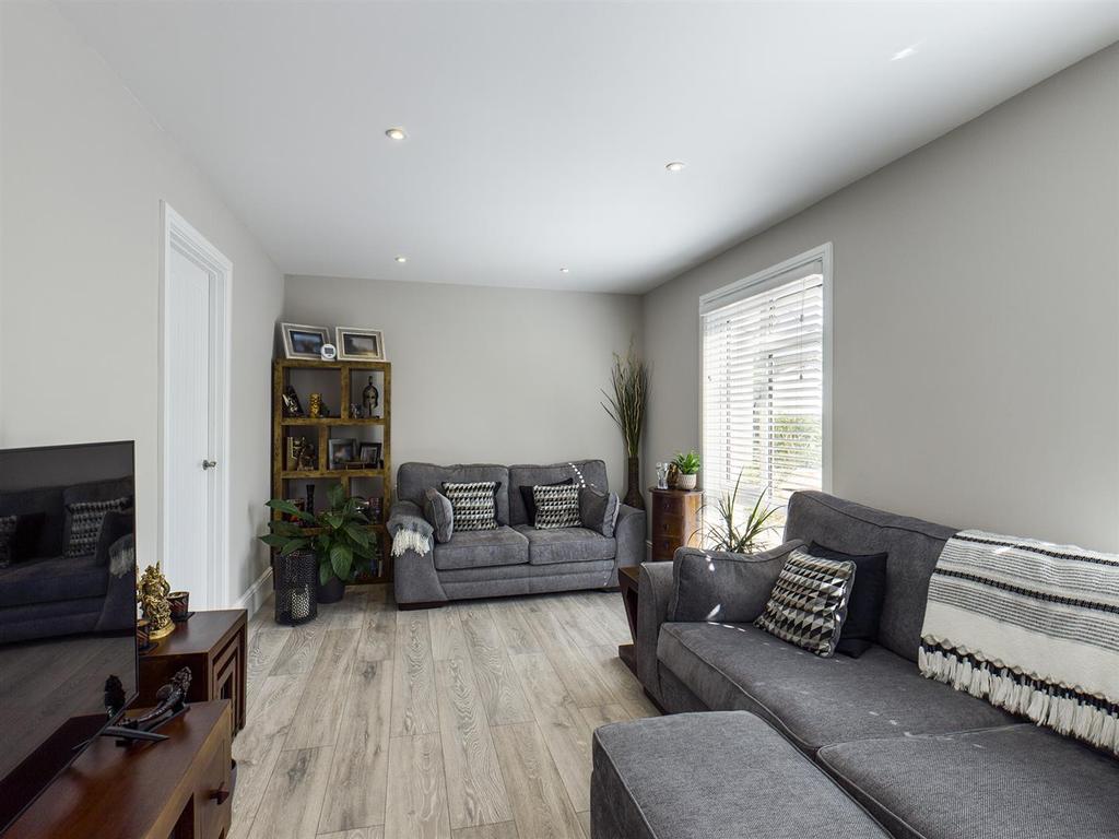 Dover Close, Basingstoke 3 bed terraced house £275,000