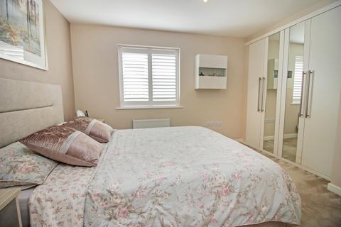 3 bedroom semi-detached house for sale - Cantium Place, Snodland, Kent, ME6 5FD