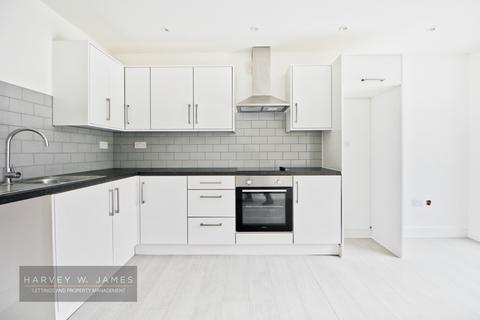 2 bedroom flat to rent - Brentwood Road, RM2