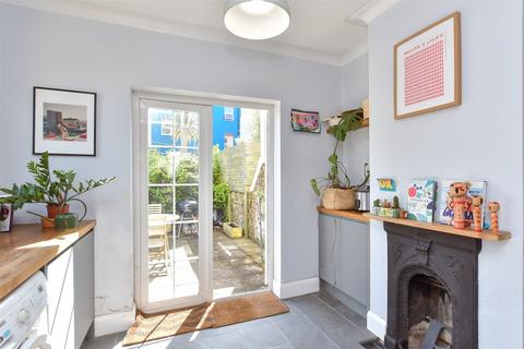 102 Whippingham Road, Brighton, BN2 3PG