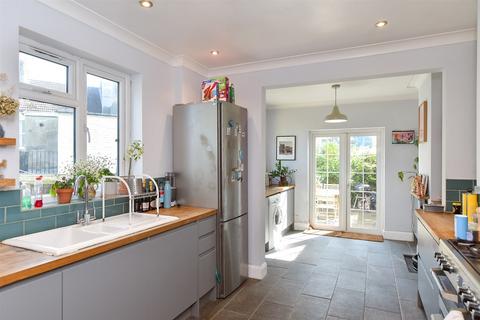 102 Whippingham Road, Brighton, BN2 3PG